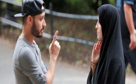 Britaniyalı müsəlman qadınlar hücumlardan şikayət etdilər