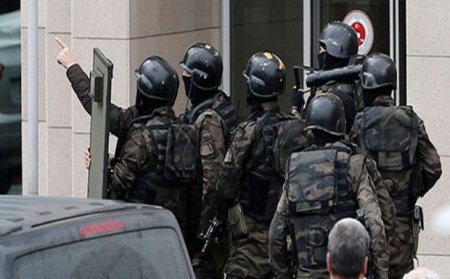 Türkiyə xüsusi təyinatlıları Rusiya konsulluğunu mühasirəyə aldı