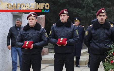 Prezident qəhrəman polisləri təltif etdi