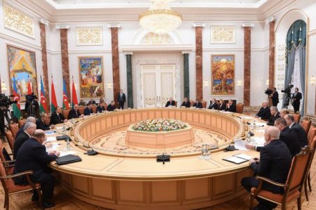 Azərbaycan və Belarus prezidentlərinin geniş tərkibdə görüşü