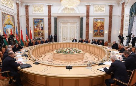 Azərbaycan və Belarus prezidentlərinin geniş tərkibdə görüşü