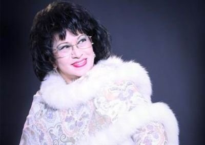 Zeynəb Xanlarova 79 yaşını qeyd edir