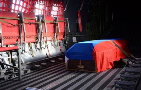 Su-24 təyyarəsinin komandirinin cəsədi Moskvaya gətirildi