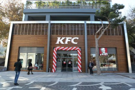 KFC-də ayaqyolu qalmaqalı