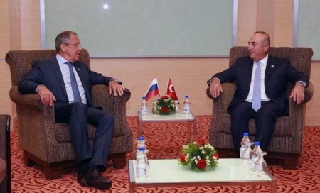 Türk və rus nazirlərin 40 dəqiqəlik görüşü