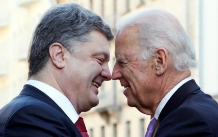 Bayden: Poroşenko ilə arvadımdan çox danışıram