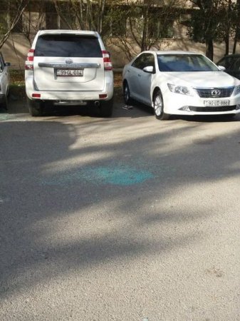 Bakıda avtodayanacağa hücum: 14 maşının şüşəsi sındırıldı