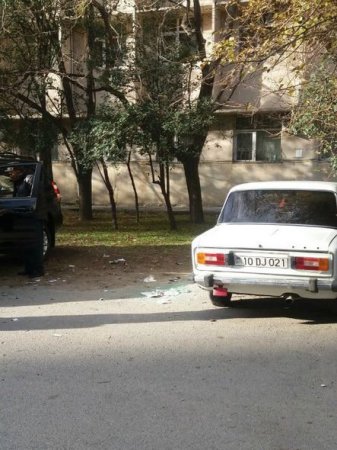 Bakıda avtodayanacağa hücum: 14 maşının şüşəsi sındırıldı