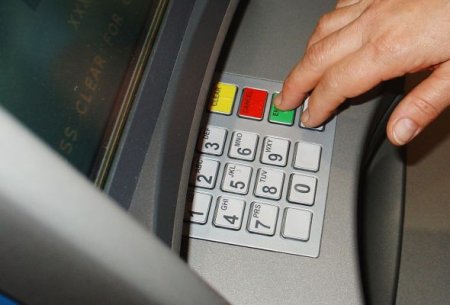 Siyəzəndə qadının bank hesabından pul oğurladılar