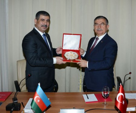 Zakir Həsənov İsmət Yılmazla görüşdü