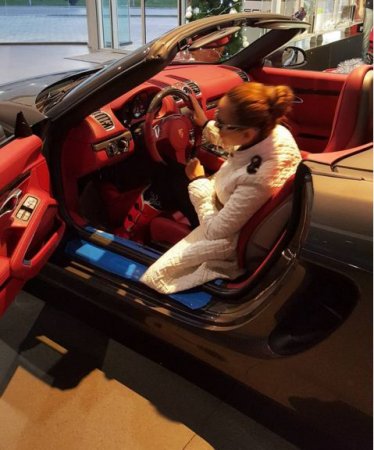 Nanə özünə “Porsche” aldı