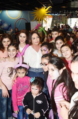 Mehriban Əliyeva uşaqlar üçün təşkil edilmiş şənlikdə