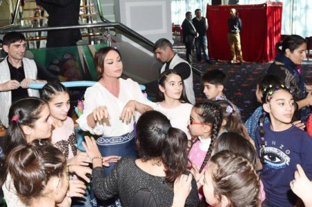 Mehriban Əliyeva uşaqlar üçün təşkil edilmiş şənlikdə