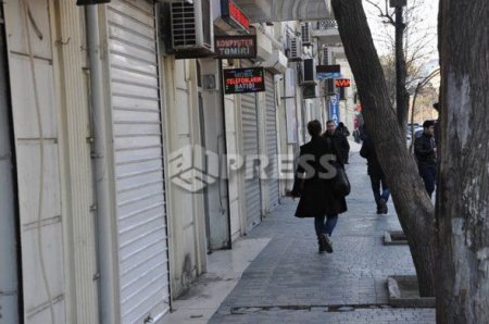“Rus pulu, dollar” qışqıranlar qayıtdılar: 1 dollar 2 manata