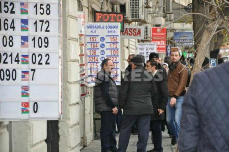 “Rus pulu, dollar” qışqıranlar qayıtdılar: 1 dollar 2 manata