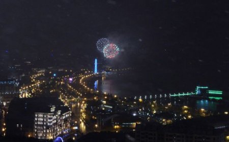 Bakı 2016-cı ili möhtəşəm atəşfəşanlıqla qarşıladı