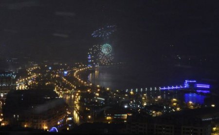Bakı 2016-cı ili möhtəşəm atəşfəşanlıqla qarşıladı