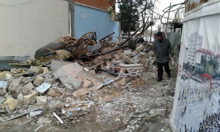 Sumqayıtda növbəti söküntü: yaşayış binalarının girişlərindəki obyektlər sökülür