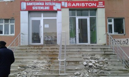 Sumqayıtda növbəti söküntü: yaşayış binalarının girişlərindəki obyektlər sökülür