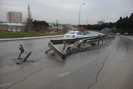 Bakıda qəza: Yola 1525 manat ziyan dəydi