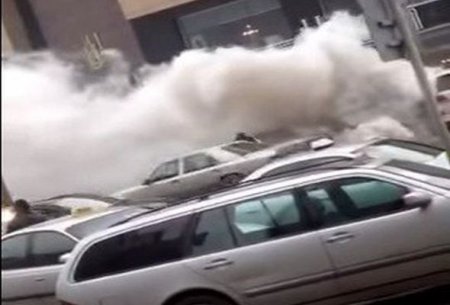 Bakıda avtomobil yanır