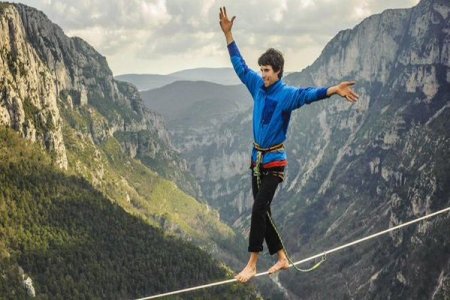 Fransalı kəndirbaz 30 metrlik hündürlükdən yıxılaraq öldü