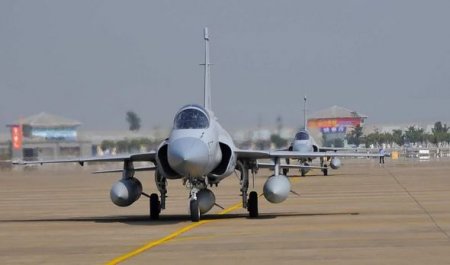 Pakistan prezidenti: Azərbaycan JF-17 Thunder qırıcıları alacaq