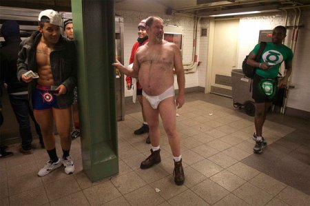 Bütün dünyada “Metroda şalvarsız”