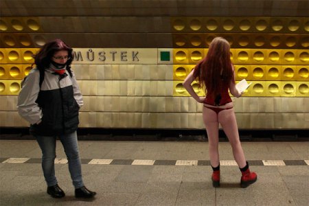 Bütün dünyada “Metroda şalvarsız”