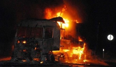 Türkiyədə raket partlayışı: 30 TIR kül oldu