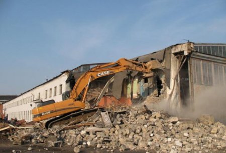 Naxçıvanda 10 ev və 341 yardımçı tikili söküləcək