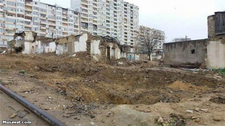 “Sovetski”də söküntü prosesi sürətləndi