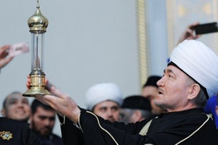 Məhəmməd peyğəmbərin saçı Ağalarovun konsert salonunda