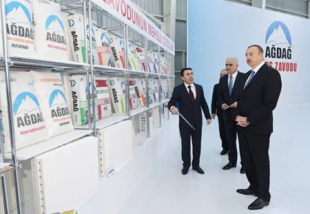 İlham Əliyev Bakıda yeni zavodun açılışında