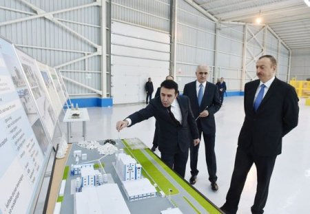 İlham Əliyev Bakıda yeni zavodun açılışında