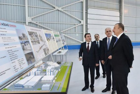 İlham Əliyev Bakıda yeni zavodun açılışında