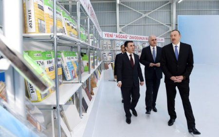 İlham Əliyev Bakıda yeni zavodun açılışında