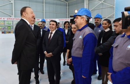 İlham Əliyev Bakıda yeni zavodun açılışında