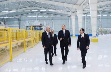 İlham Əliyev Bakıda yeni zavodun açılışında