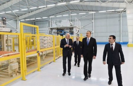 İlham Əliyev Bakıda yeni zavodun açılışında