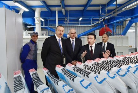 İlham Əliyev Bakıda yeni zavodun açılışında