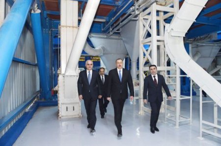 İlham Əliyev Bakıda yeni zavodun açılışında