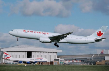 “Air Canada”nın təyyarəsi təcili eniş etdi