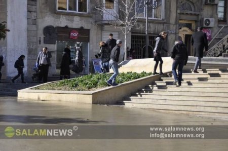 “Nizami” metrosunun ətrafını su basdı