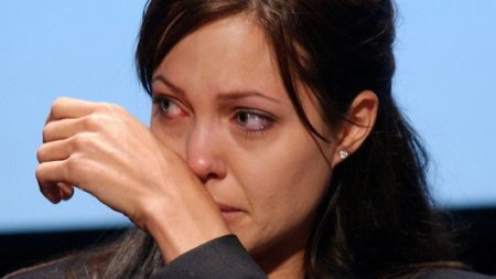 Ancelina Coli mərasimdə ərini bu xanıma qısqandı