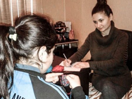 “Mənə əxlaqsız videolar göstərirdi ki, bax, anandır”