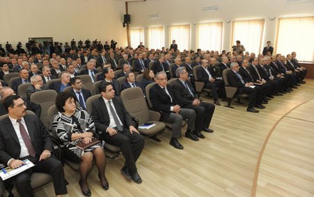 Kəmaləddin Heydərov fövqəladə görüş keçirir