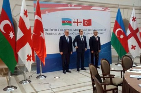 Azərbaycan, Türkiyə və Gürcüstan xarici işlər nazirləri görüşdülər