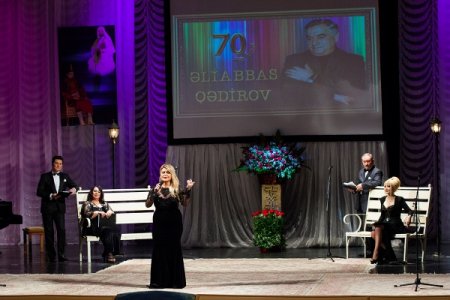 Akademik Milli Dram Teatrında xalq artisti Əliabbas Qədirovun 70 illik yubileyi münasibəti ilə xatirə tədbiri keçirilib