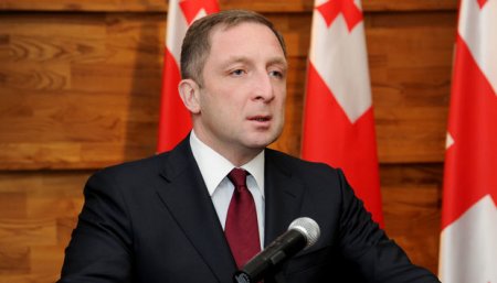 Gürcüstanın sabiq naziri ayağından güllələndi